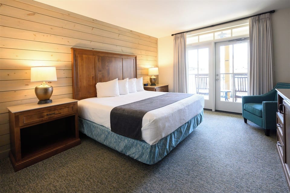 Premium bedding, in-room safe, individually decorated