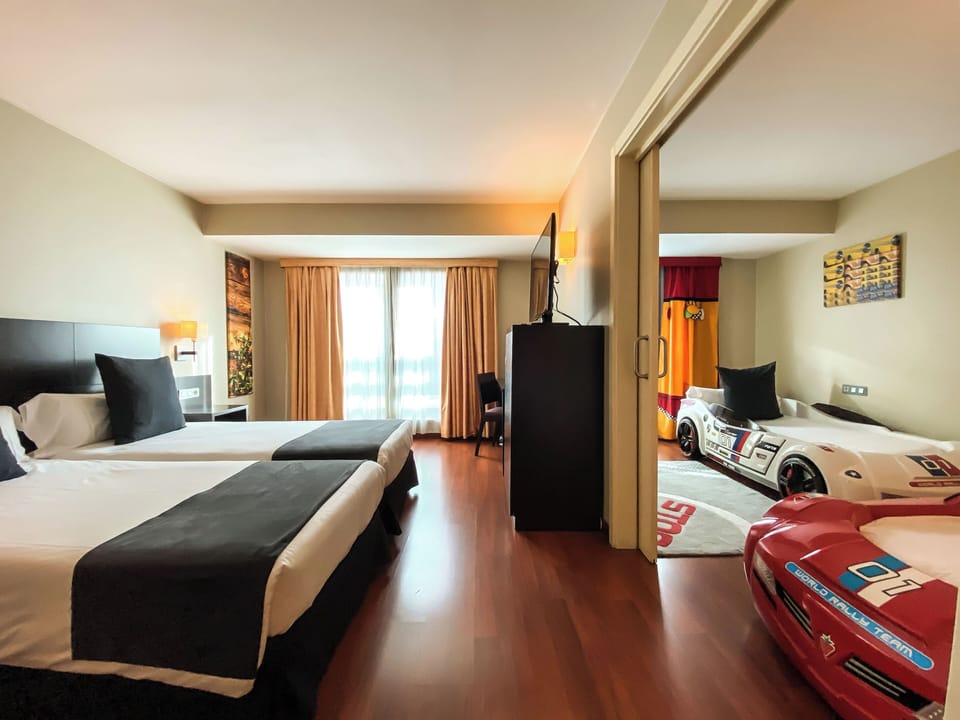 Family Room, 2 adults and 2 children | Premium bedding, Tempur-Pedic beds, minibar, in-room safe