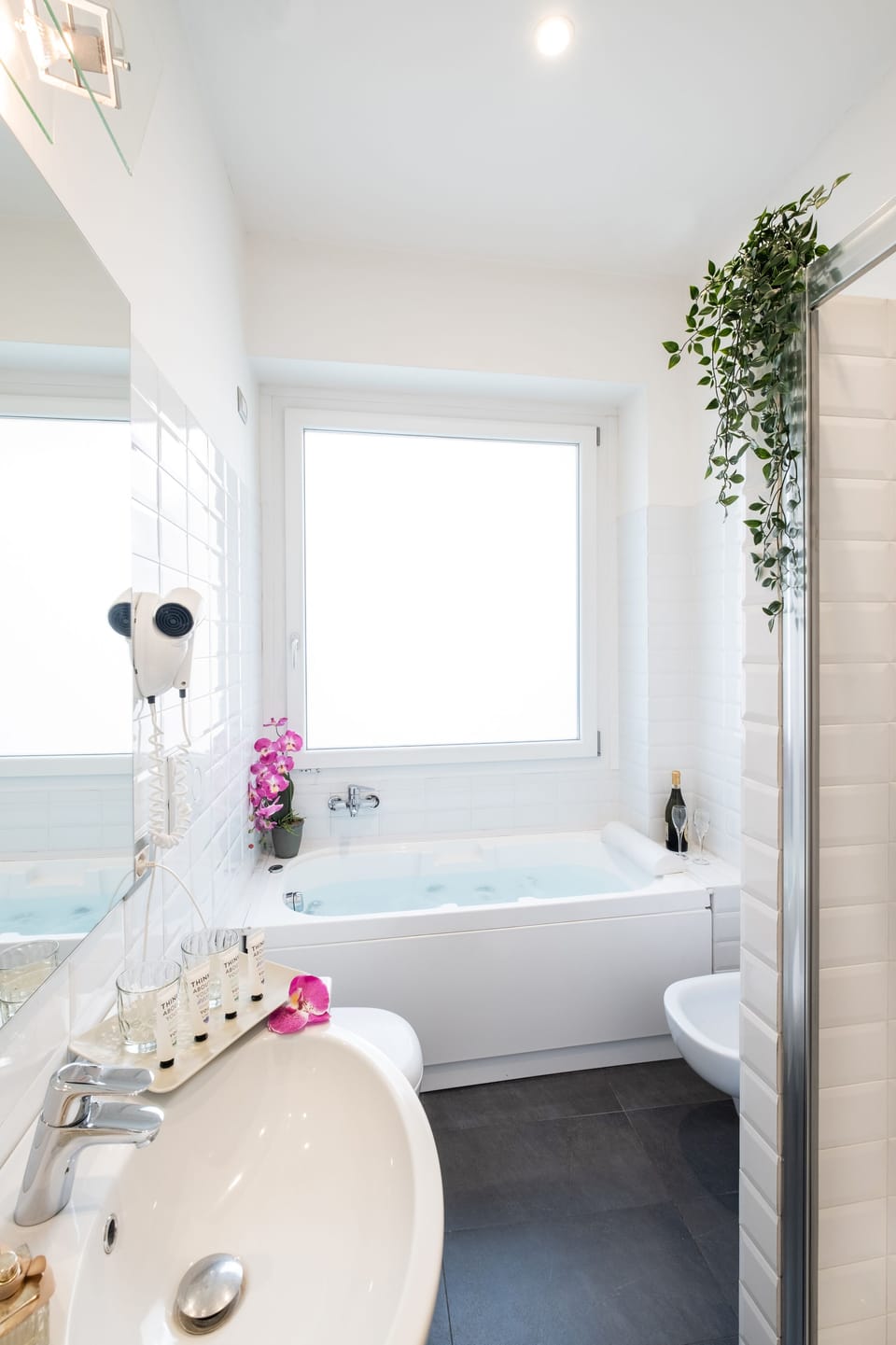 Deluxe Double Room, Jetted Tub (Breakfast at Navona Street Hotel) | Jetted tub