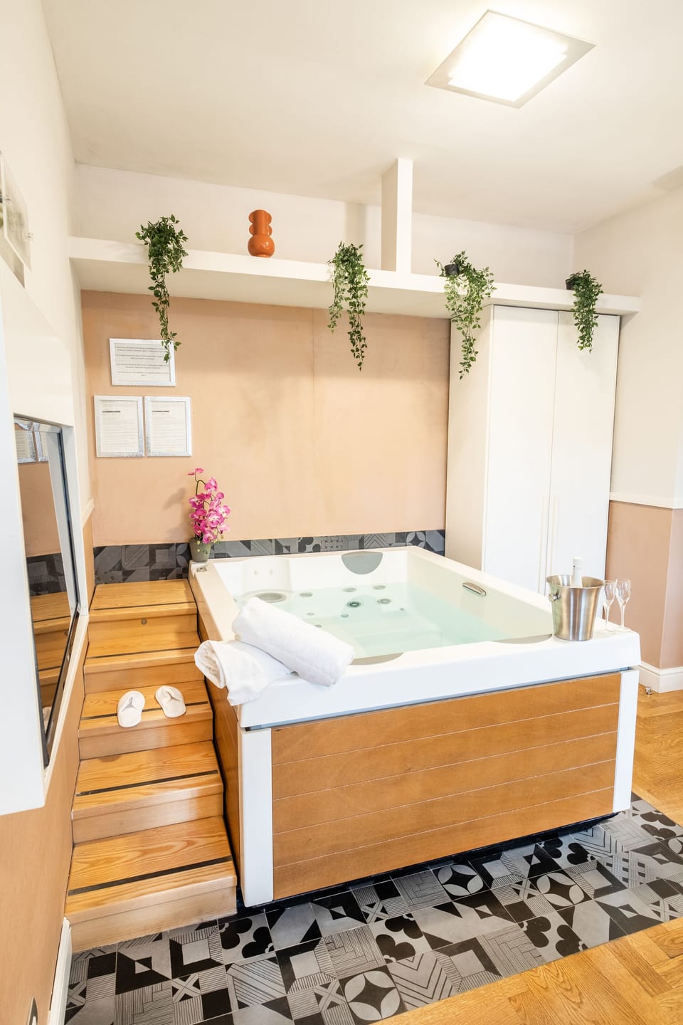 Suite, Jetted Tub (Breakfast at Navona Street Hotel) | Minibar, in-room safe, desk, laptop workspace