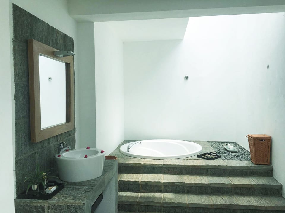Balcony Double Bedroom | Bathroom | Separate tub and shower, rainfall showerhead, free toiletries
