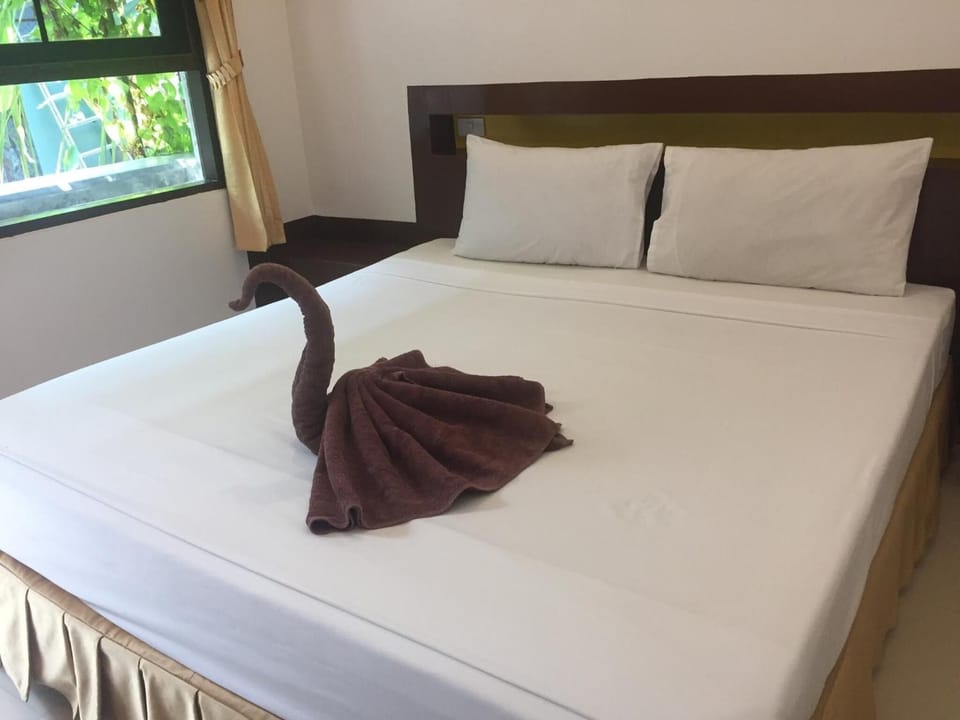 WiFi (free), bed sheets