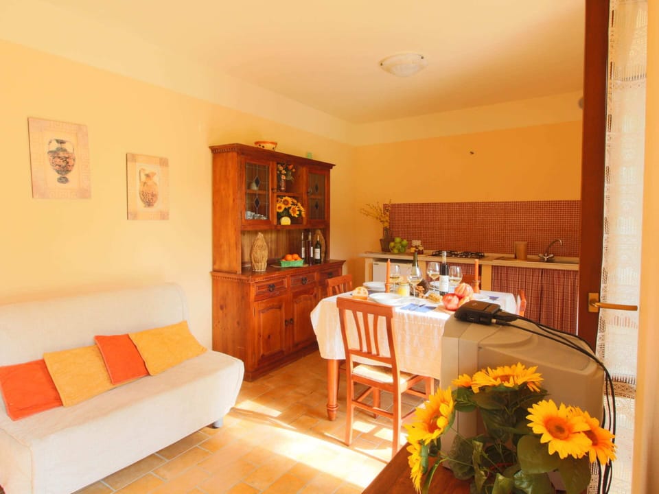 Cottage | Dining