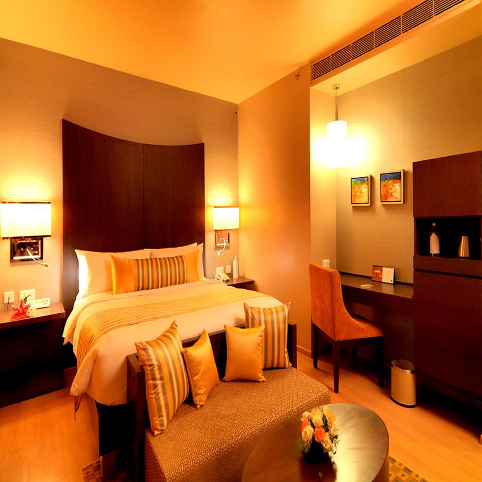 In-room safe, desk, soundproofing, free WiFi