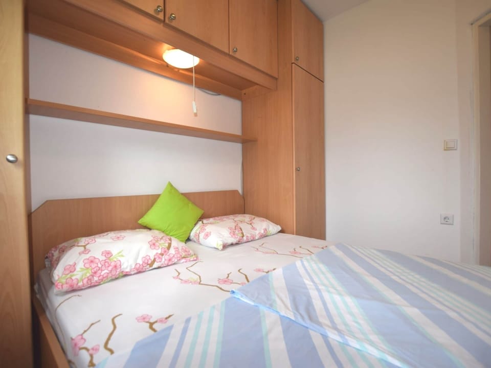 Apartment | 1 bedroom, bed sheets