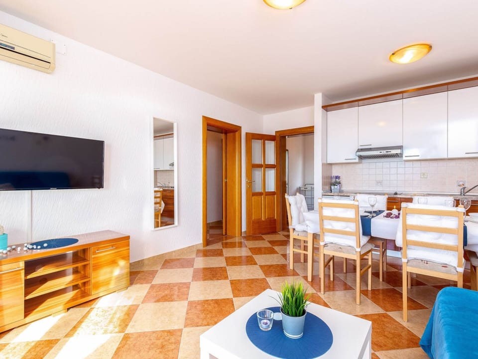 Apartment | Dining