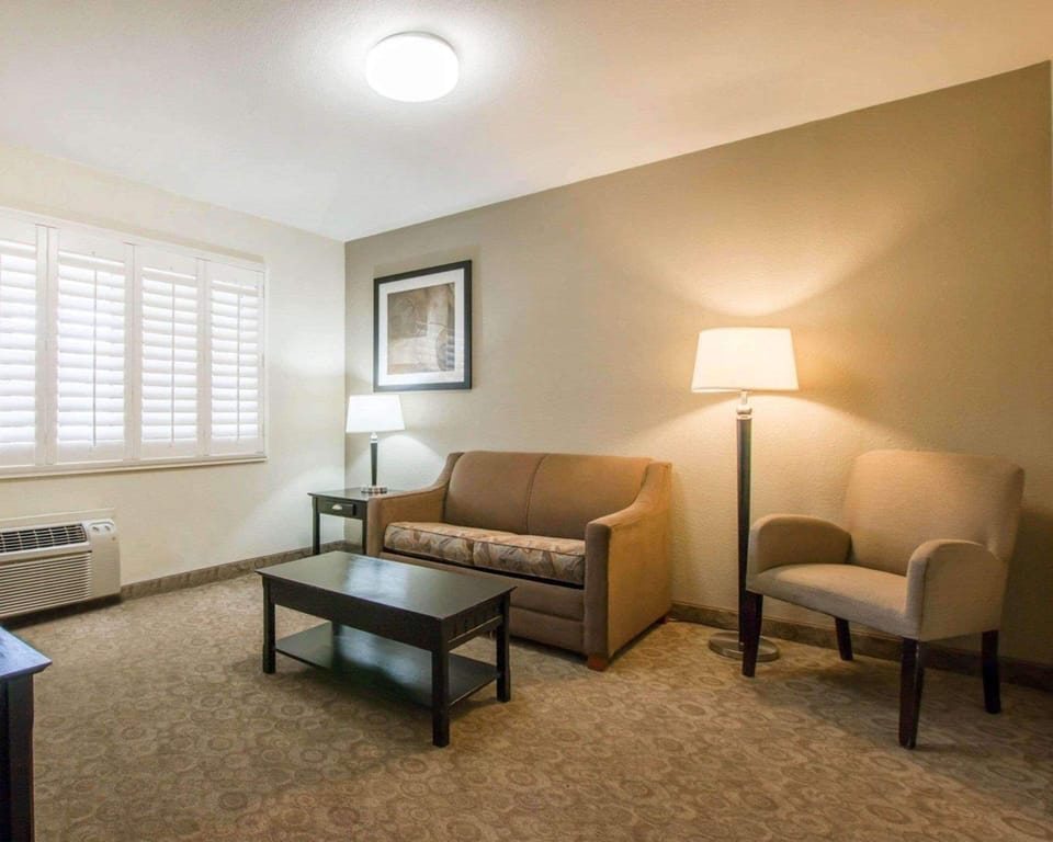 In-room safe, desk, iron/ironing board, free WiFi