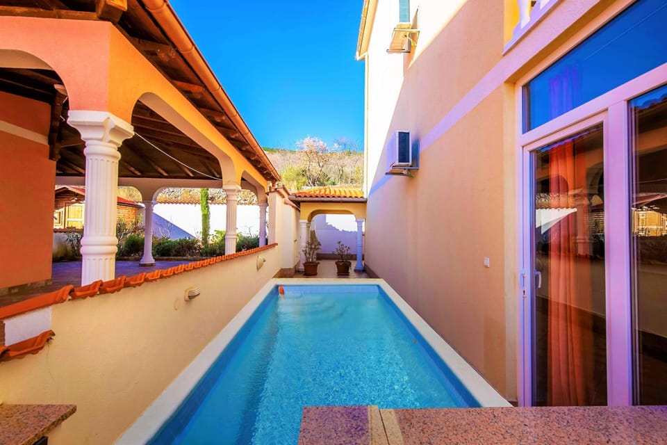 Apartment | Pool | Outdoor pool