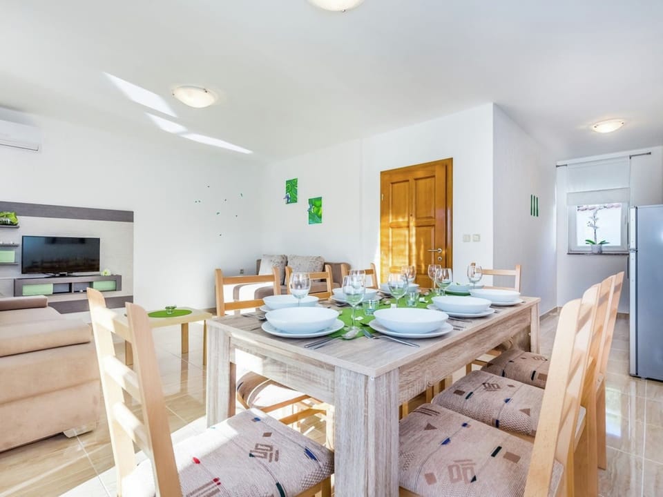 House | Dining