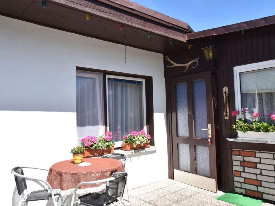 Bungalow | Dining