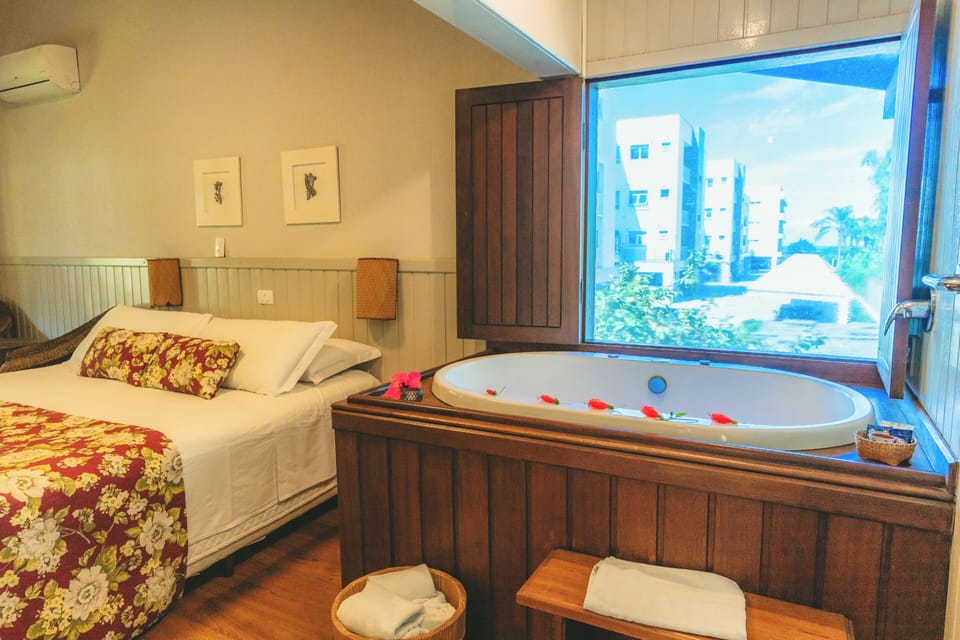 Romantic Double Room | Desk, free WiFi, bed sheets