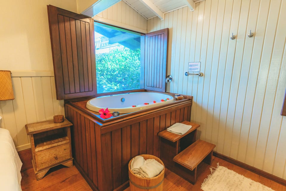 Romantic Double Room | Desk, free WiFi, bed sheets