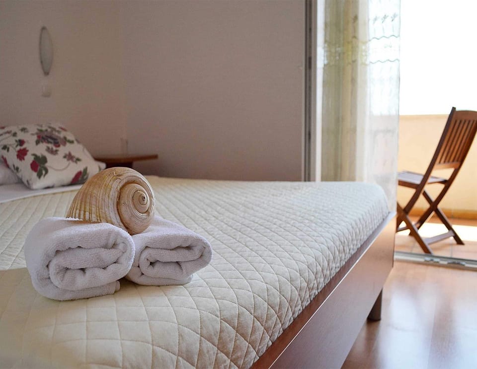 Apartment | 2 bedrooms, individually furnished, iron/ironing board, bed sheets