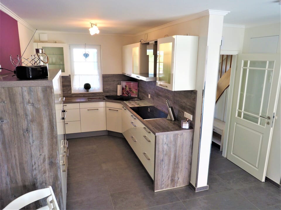 House | Private kitchen | Coffee/tea maker, highchair