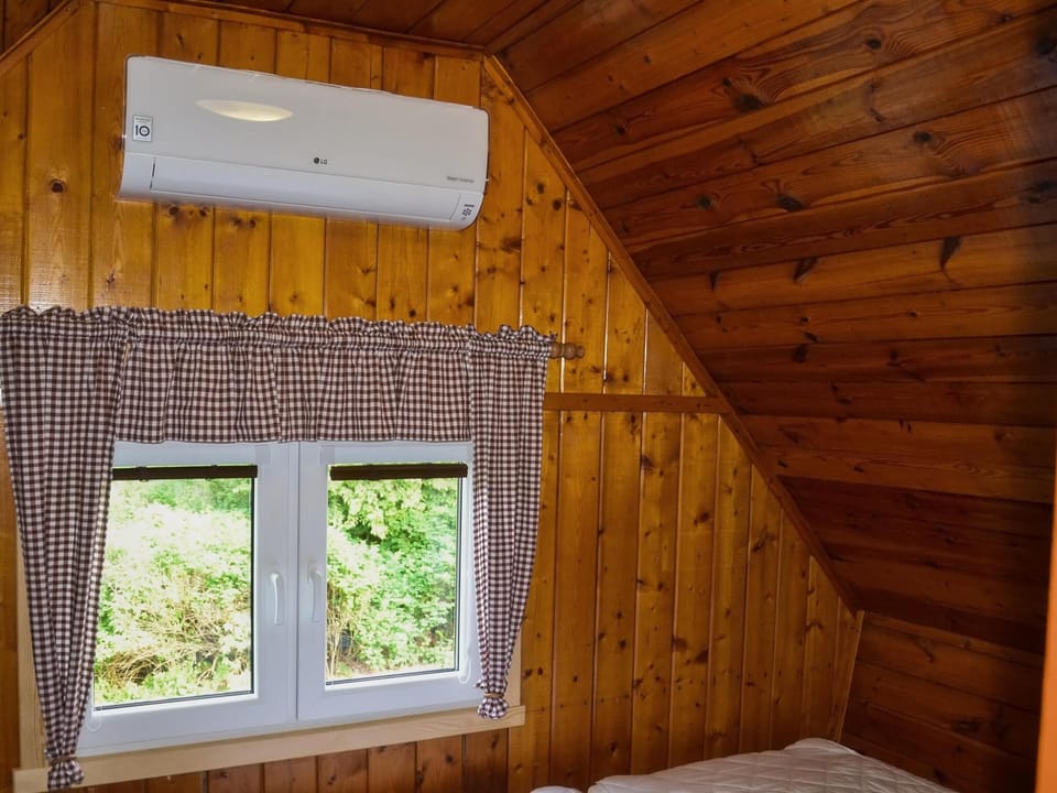 Chalet | 2 bedrooms, individually furnished, bed sheets