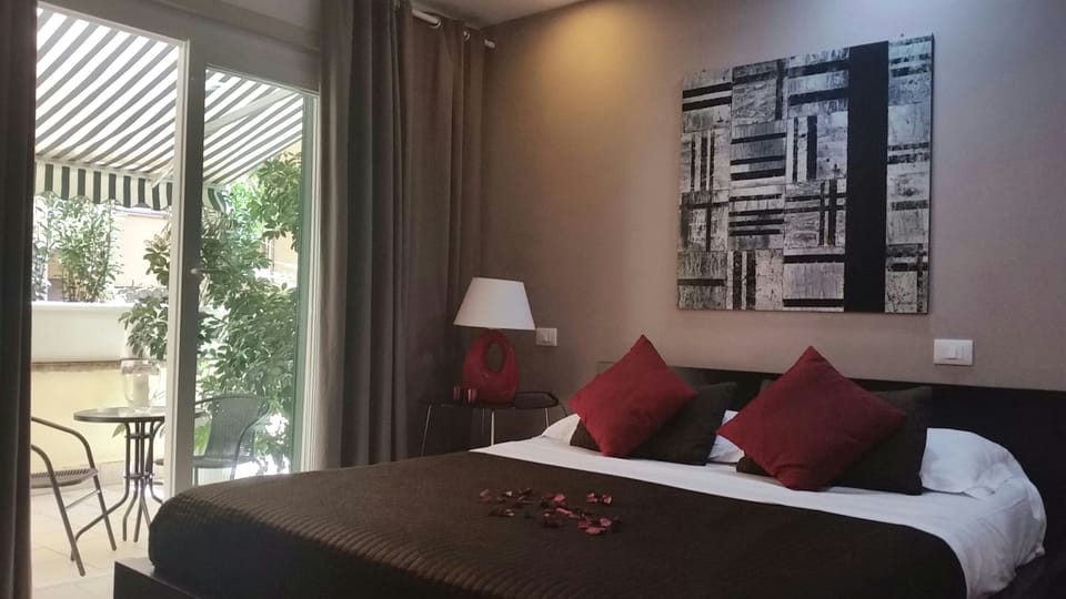 Superior Triple Room | In-room safe, desk, blackout drapes, soundproofing