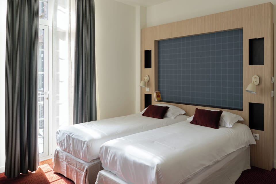 Comfort Double Room (Charm) | Individually decorated, desk, free WiFi, bed sheets