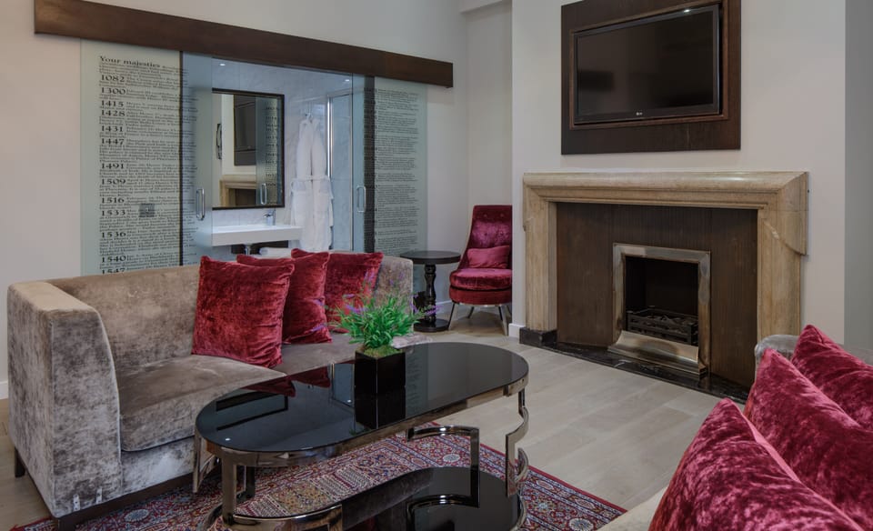 Junior Suite, 1 King Bed, Non Smoking | Living area | Flat-screen TV