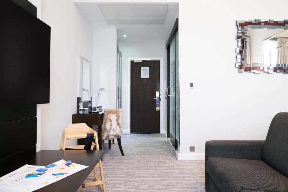 Family Room, 1 Queen Bed | In-room safe, desk, soundproofing, iron/ironing board