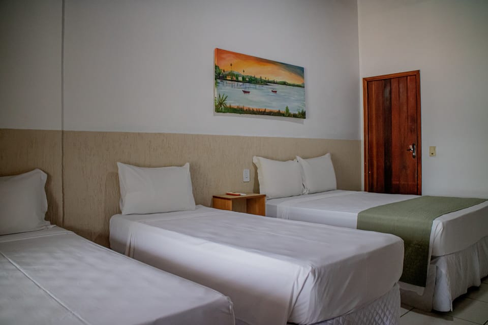 Minibar, desk, laptop workspace, free WiFi