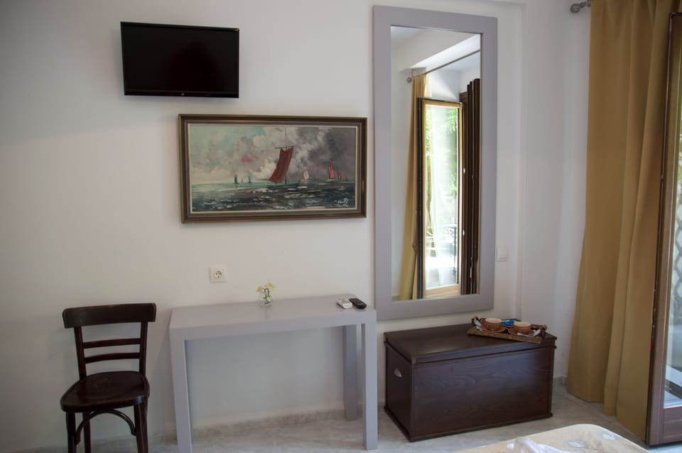 Superior Studio | Individually decorated, free WiFi, bed sheets