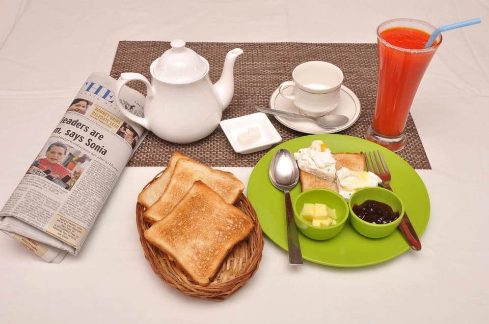 Breakfast, lunch, dinner and brunch served