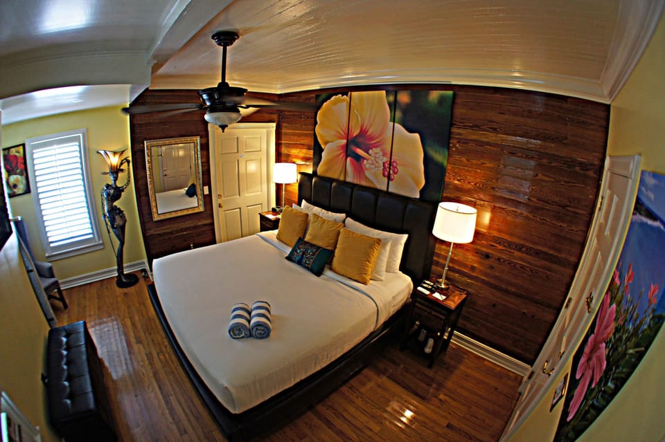 Luxury Room,w/balcony. 1 King Bed | Premium bedding, individually decorated, individually furnished