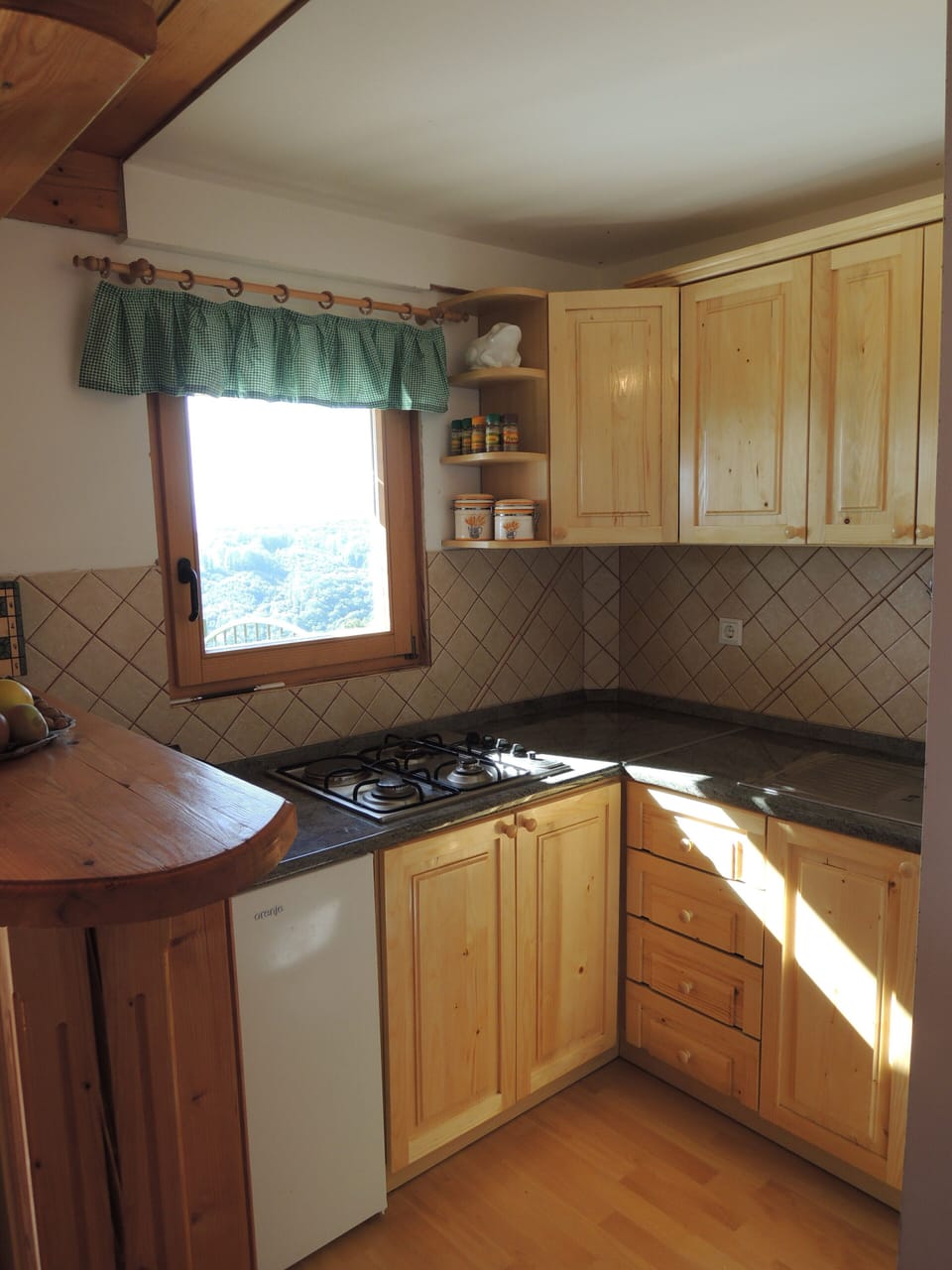 House, 2 Bedrooms | Private kitchen | Full-size fridge, oven, stovetop, coffee/tea maker