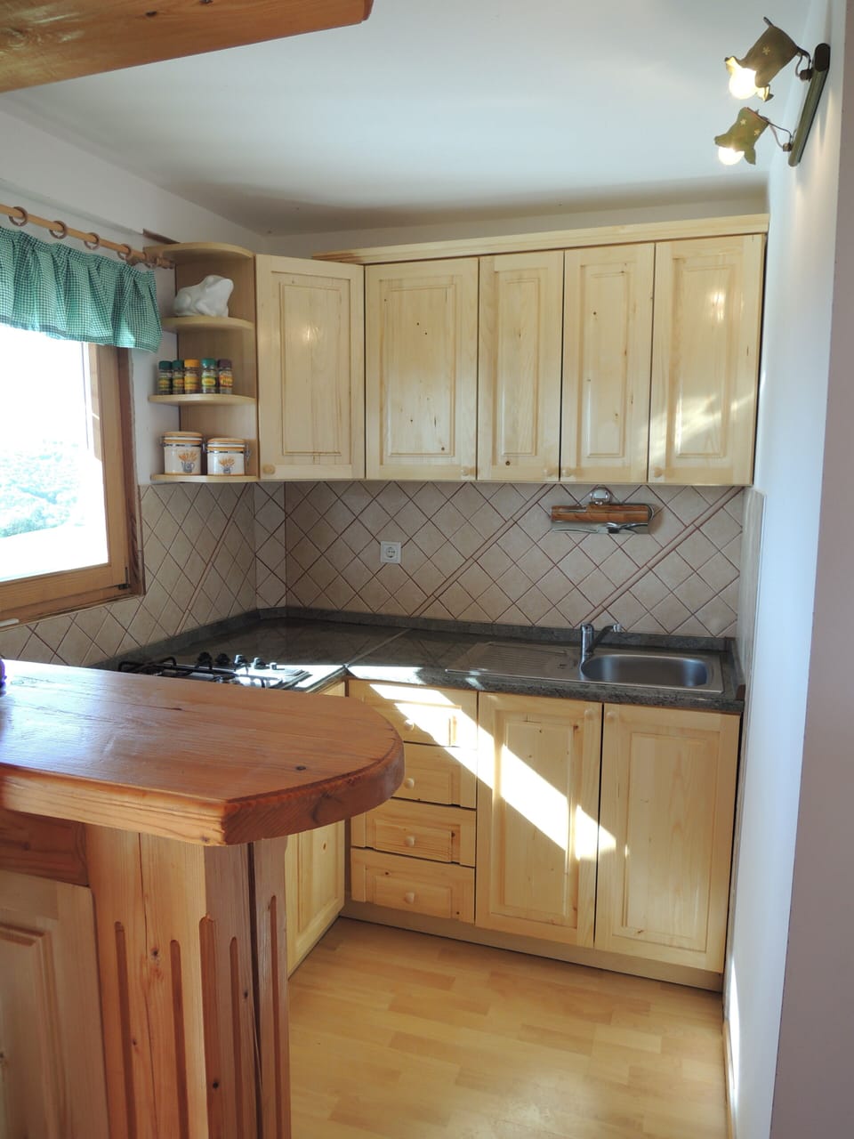 House, 2 Bedrooms | Private kitchen | Full-size fridge, oven, stovetop, coffee/tea maker