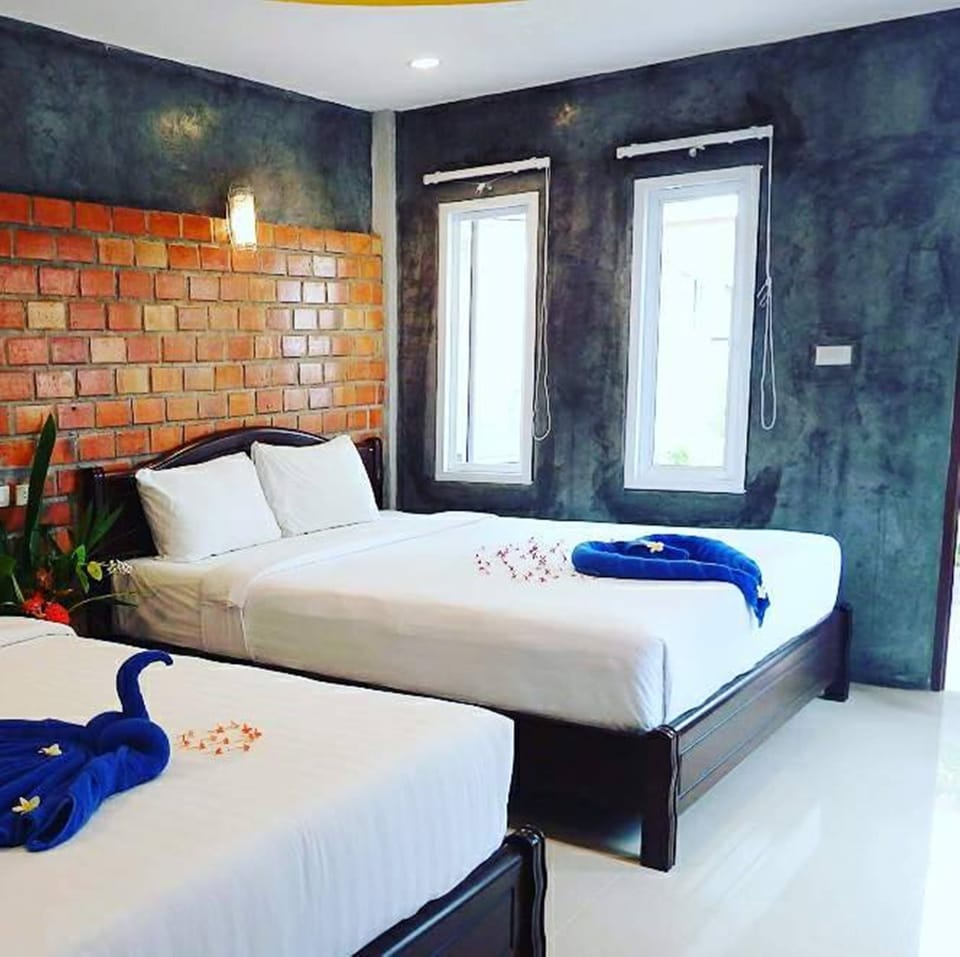 Desk, blackout drapes, free WiFi, bed sheets