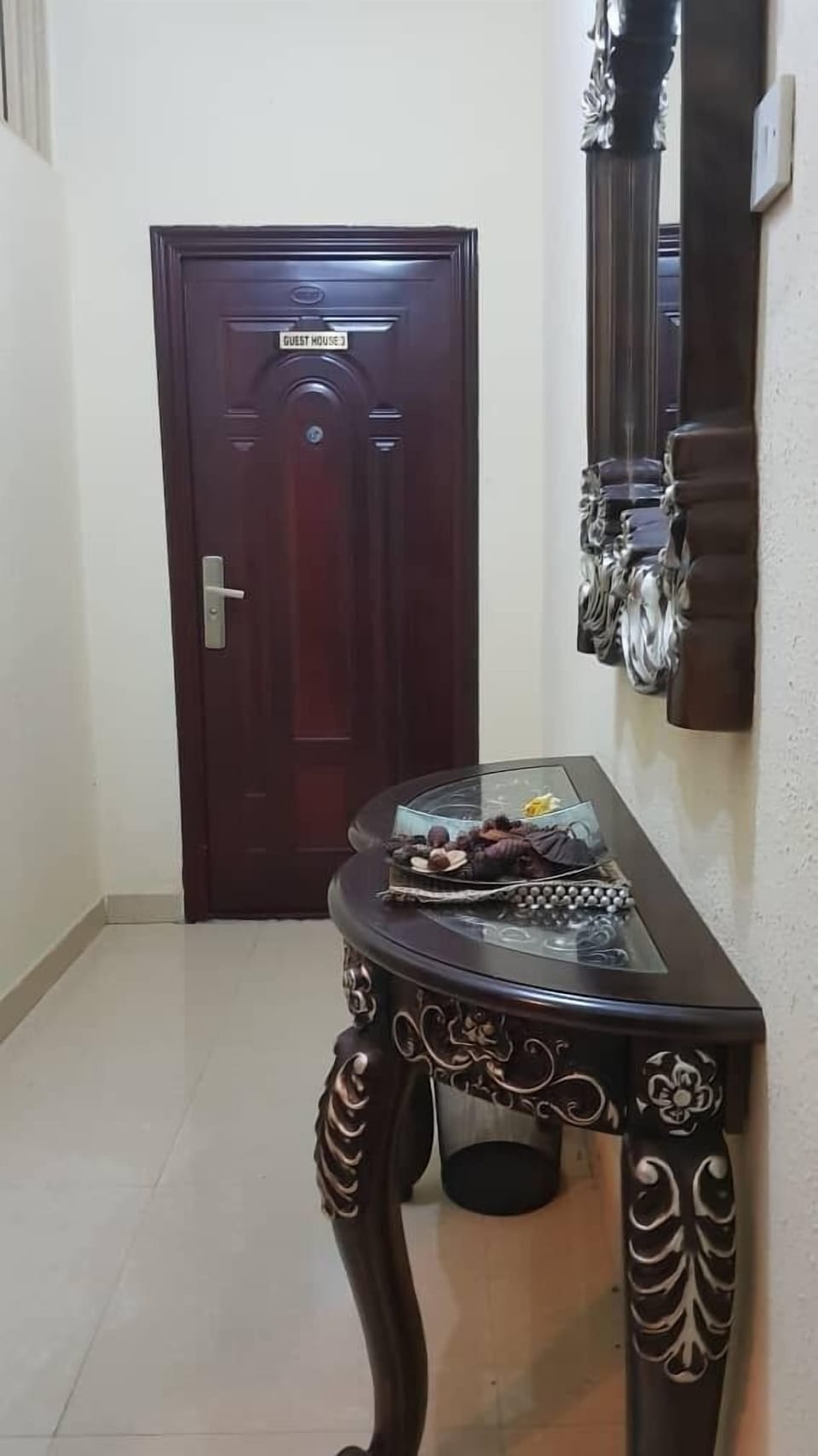 Luxury Single Room, 1 Bedroom, Accessible, Smoking | Living area | 42-inch LED TV with cable channels, TV, DVD player