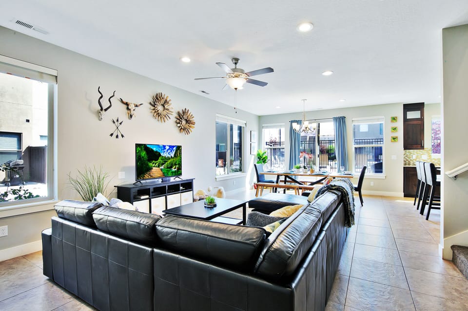 Family Room TV & Streaming Available