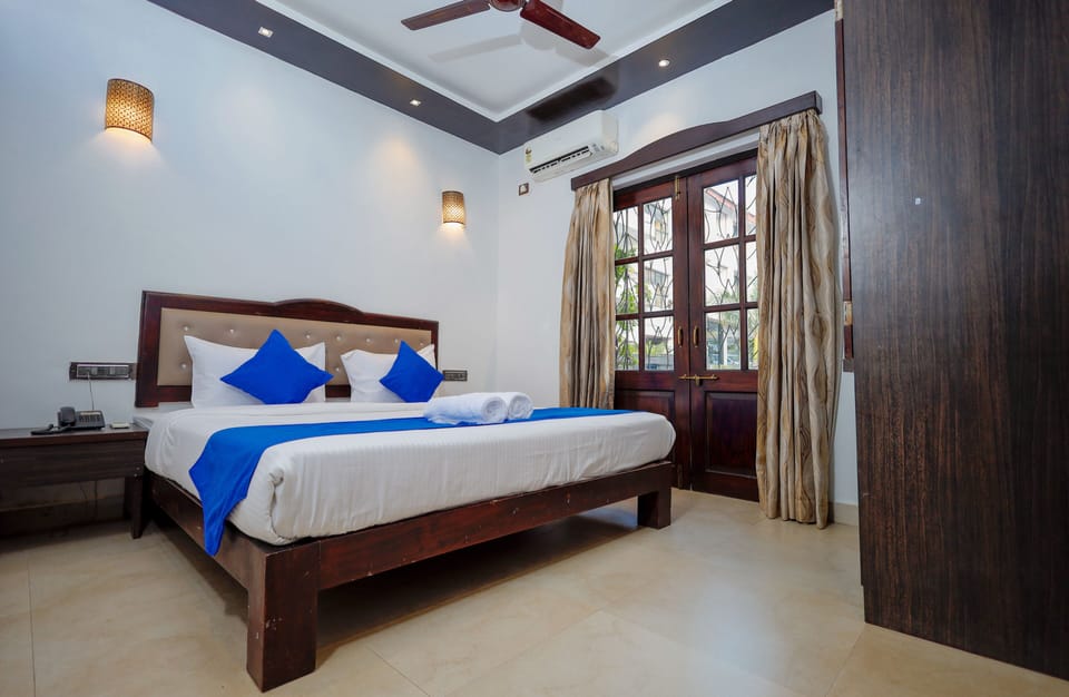 Family room | Individually furnished, desk, blackout drapes, soundproofing