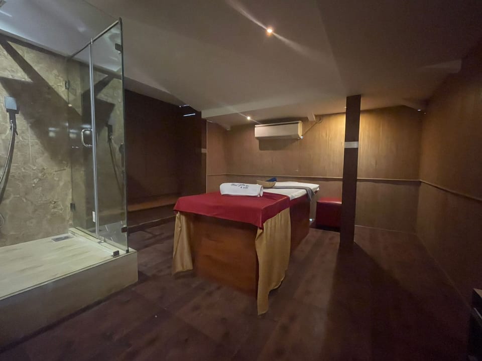 Steam room 