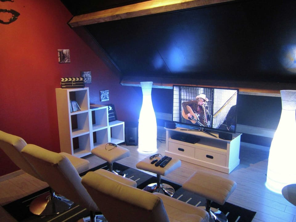 House | Game room