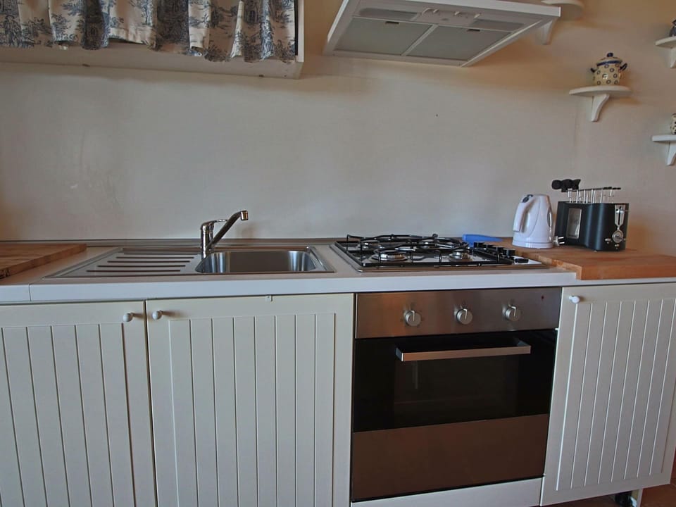 Cottage | Private kitchen | Highchair