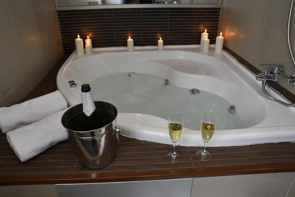Romantic Double Room | Bathroom | Bathtub, jetted tub, hair dryer, bidet