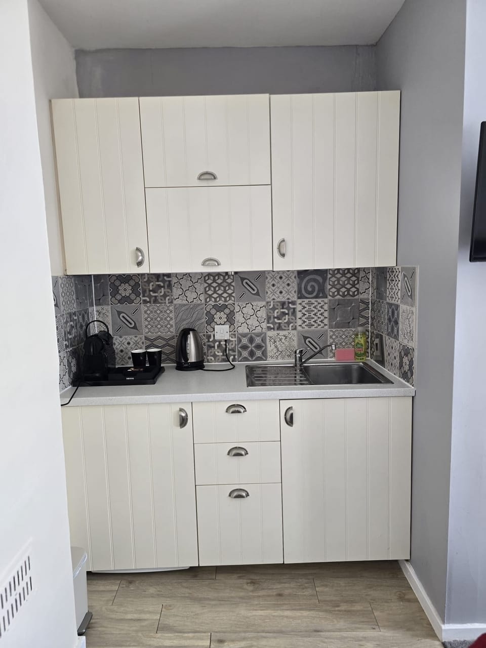 Superior Studio Suite | Private kitchen | Fridge, microwave, coffee/tea maker, electric kettle