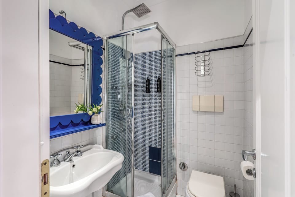 Basic Double Room, City View | Bathroom | Shower, hair dryer, slippers, towels