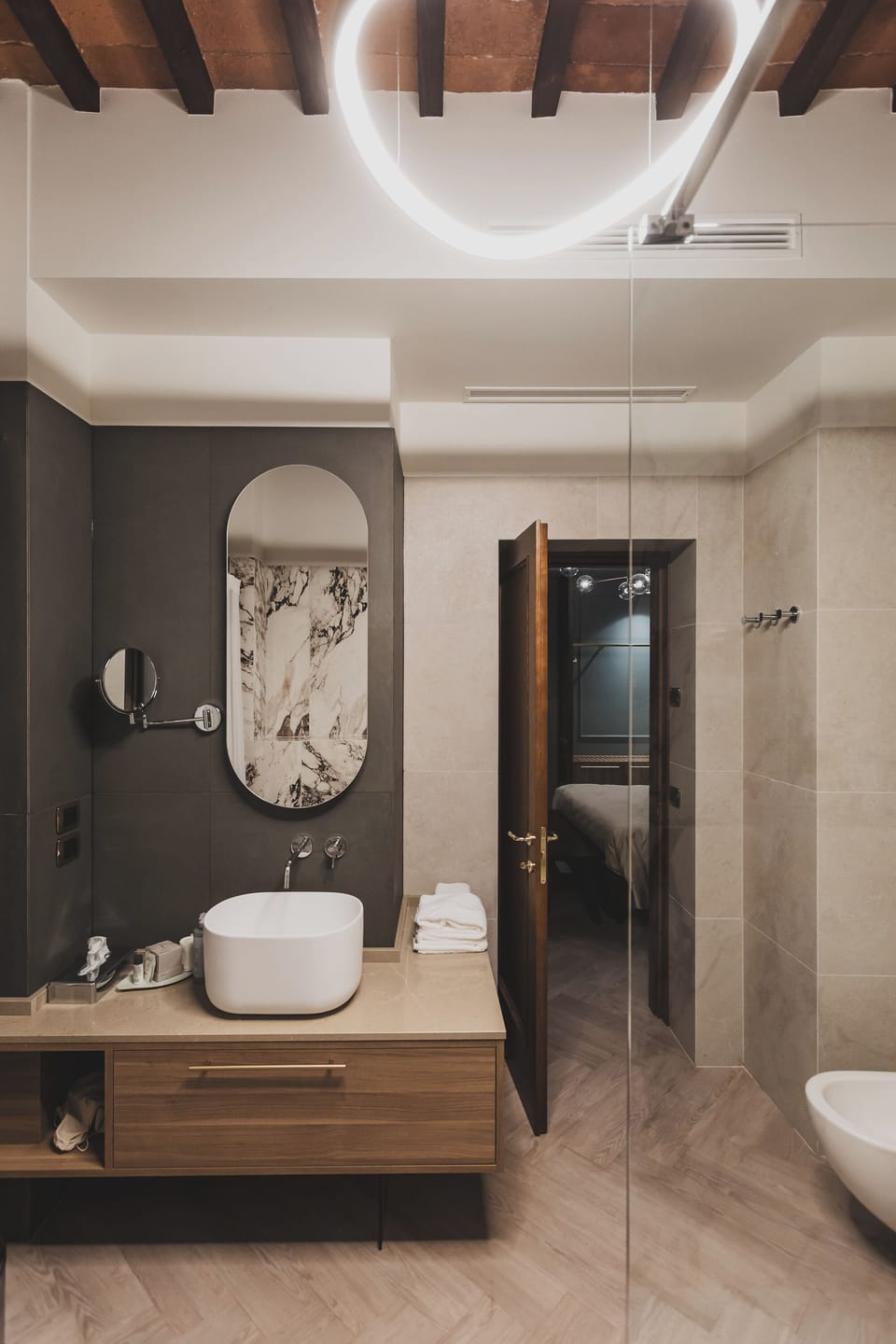 Suite La Torre | Bathroom | Free toiletries, hair dryer, bidet, towels