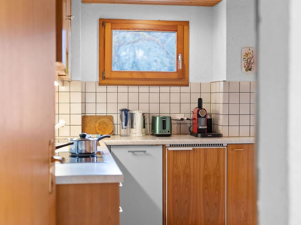 Cabinetry, Kitchen Sink, Building, Countertop, Tap, Window, Sink, Kitchen, Kitchen Appliance, Wood