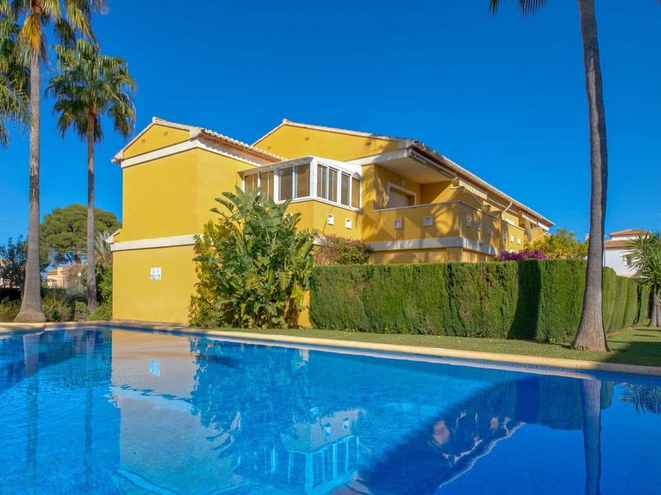 Property, House, Swimming Pool, Real Estate, Home, Residential Area, Building, Leisure, Estate, Villa