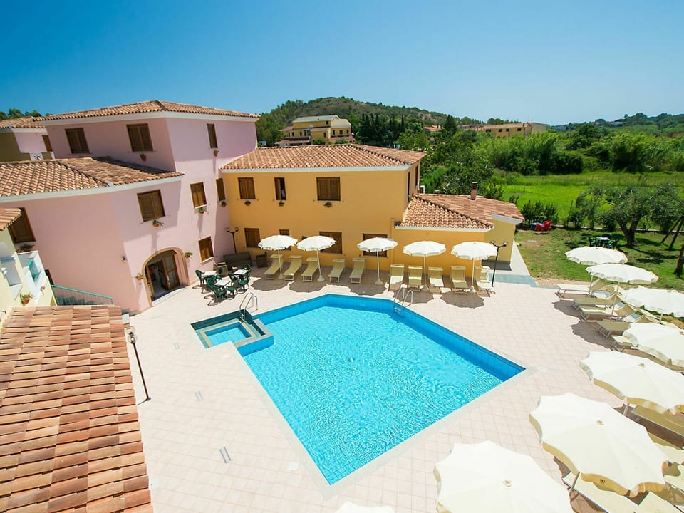 Sky, Water, Plant, Property, Building, Window, Swimming Pool, Azure, Tree, Outdoor Furniture