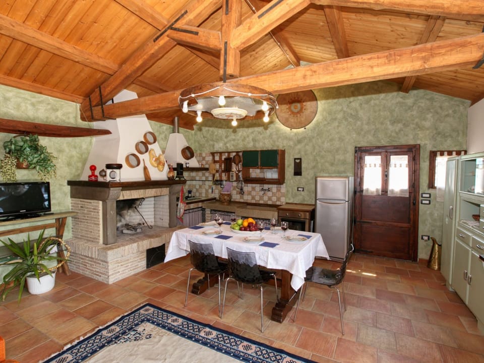 Cottage | Private kitchen | Oven