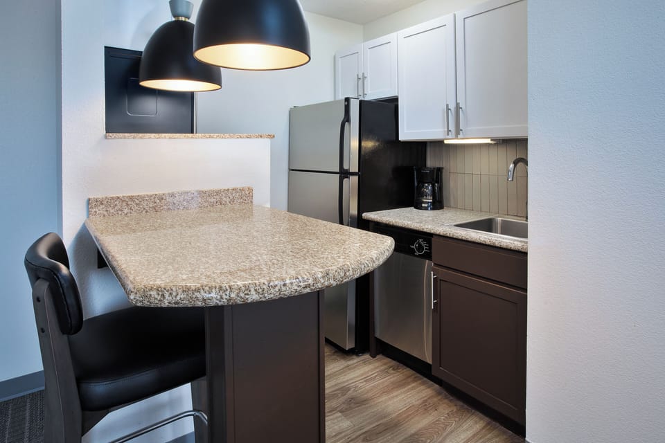Suite, 1 Bedroom, Kitchen | Premium bedding, in-room safe, desk, laptop workspace