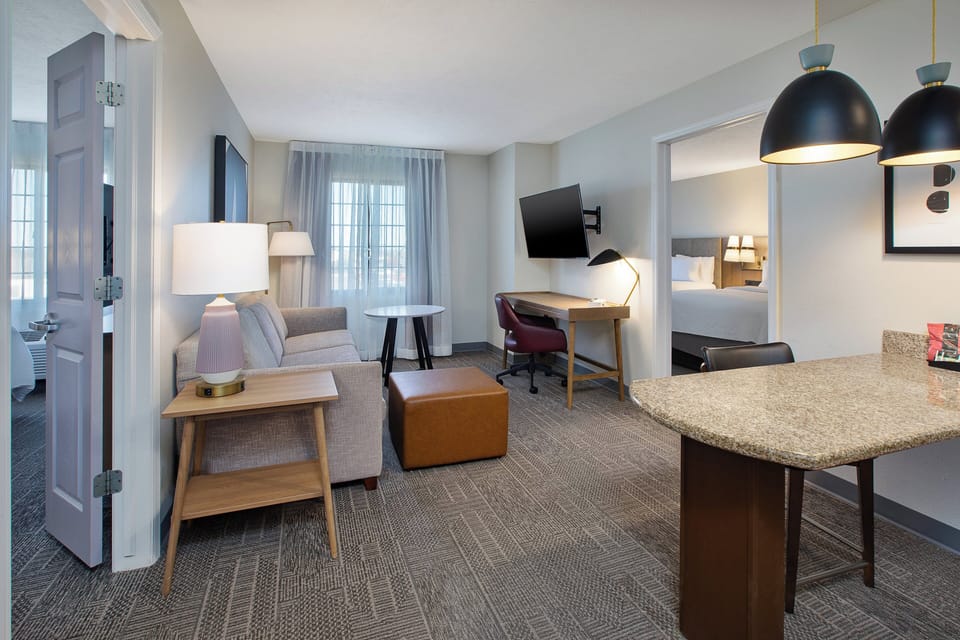 Premium bedding, in-room safe, desk, laptop workspace