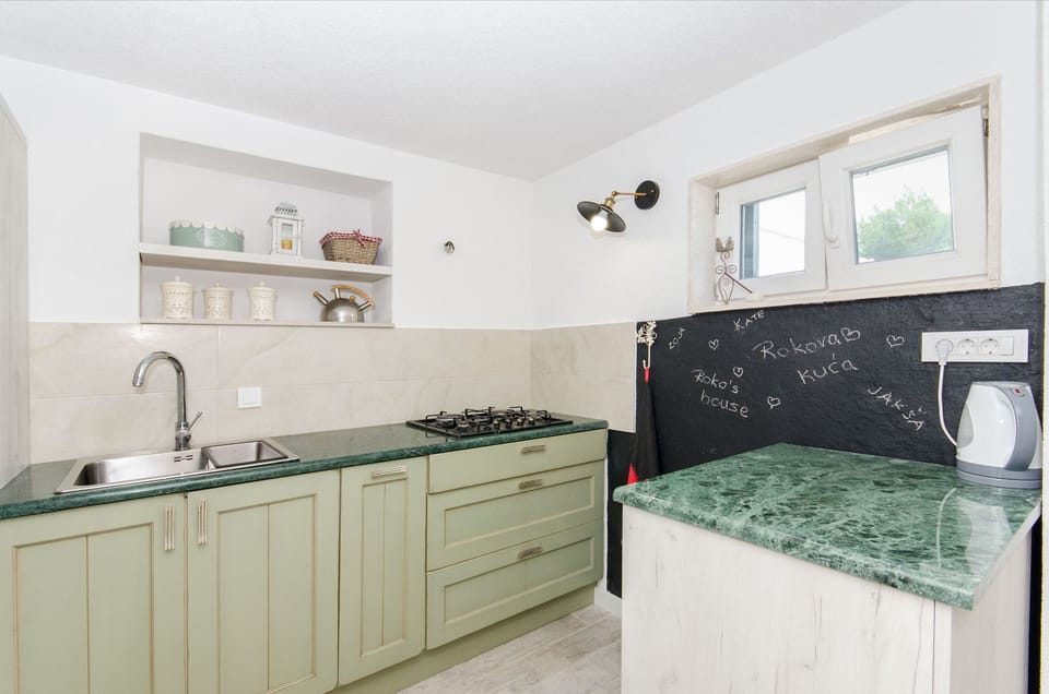 Private kitchen | Espresso maker, fridge, microwave, oven