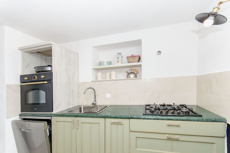 Private kitchen | Espresso maker, fridge, microwave, oven