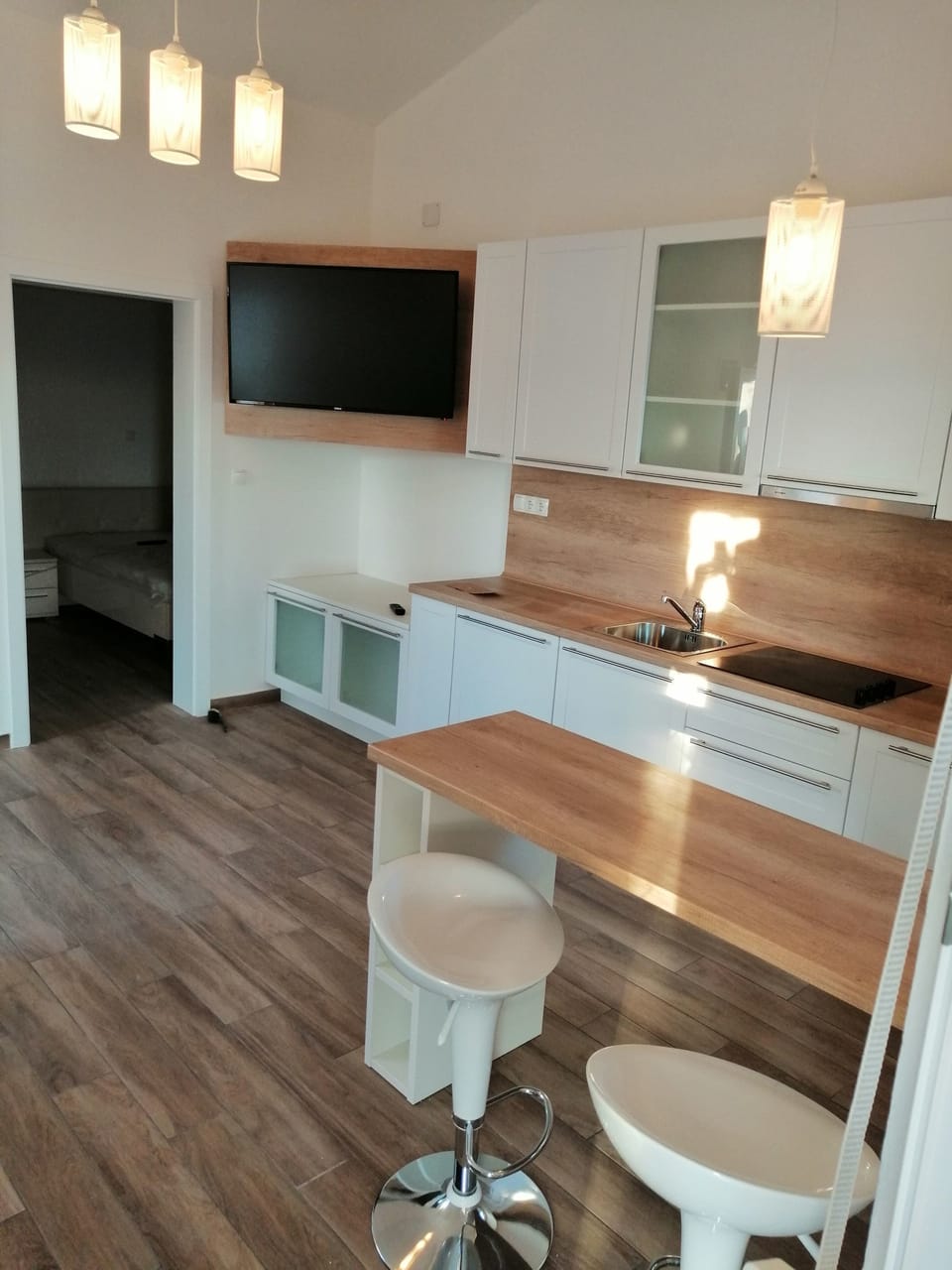 Private kitchen | Fridge, microwave, oven, stovetop