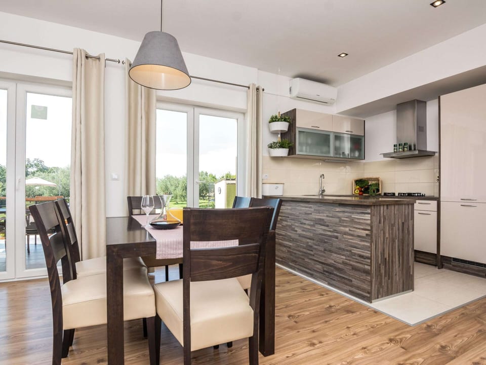 House | Private kitchen | Highchair